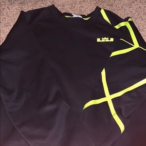 ♻️NIKE LEBRON BLACK AND GREEN SWEATSHIRT♻️